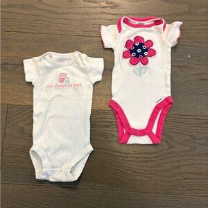 Baby girl short sleeve onesies